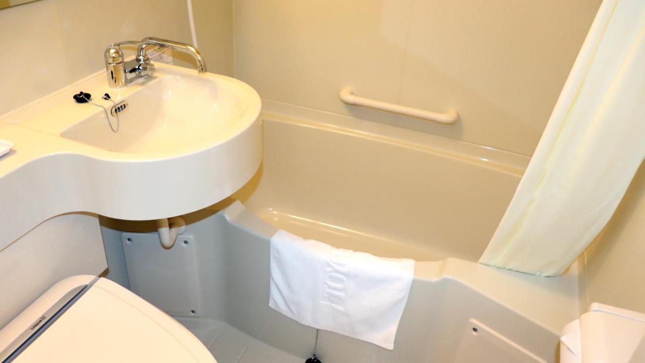 Toyoko Inn Kintetsu Yokkaichi Eki Kita Guchi Exterior photo